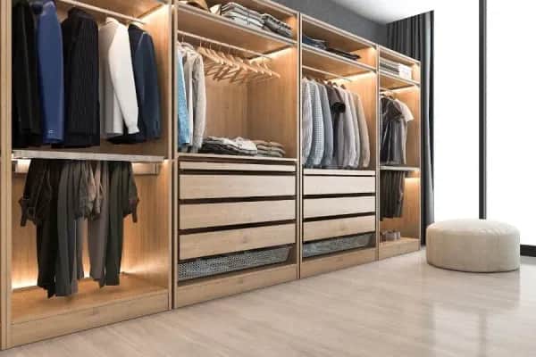 Begehbarer Kleiderschrank